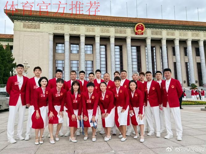 传承与祝福——中国男足与U12小球员亲切合影 传承与祝福——中国男足与U12小球员亲切合影